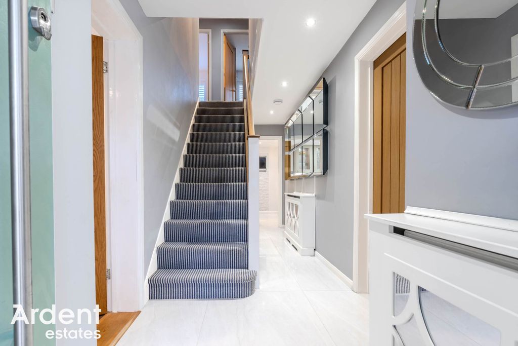 Property photo 3 of 35