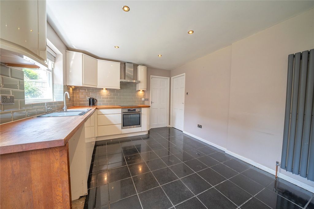 Property photo 3 of 19 Dining Kitchen