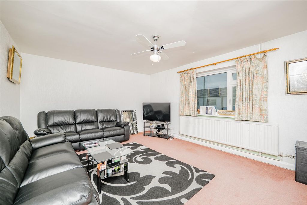 Property photo 2 of 24 P1399109.Jpg