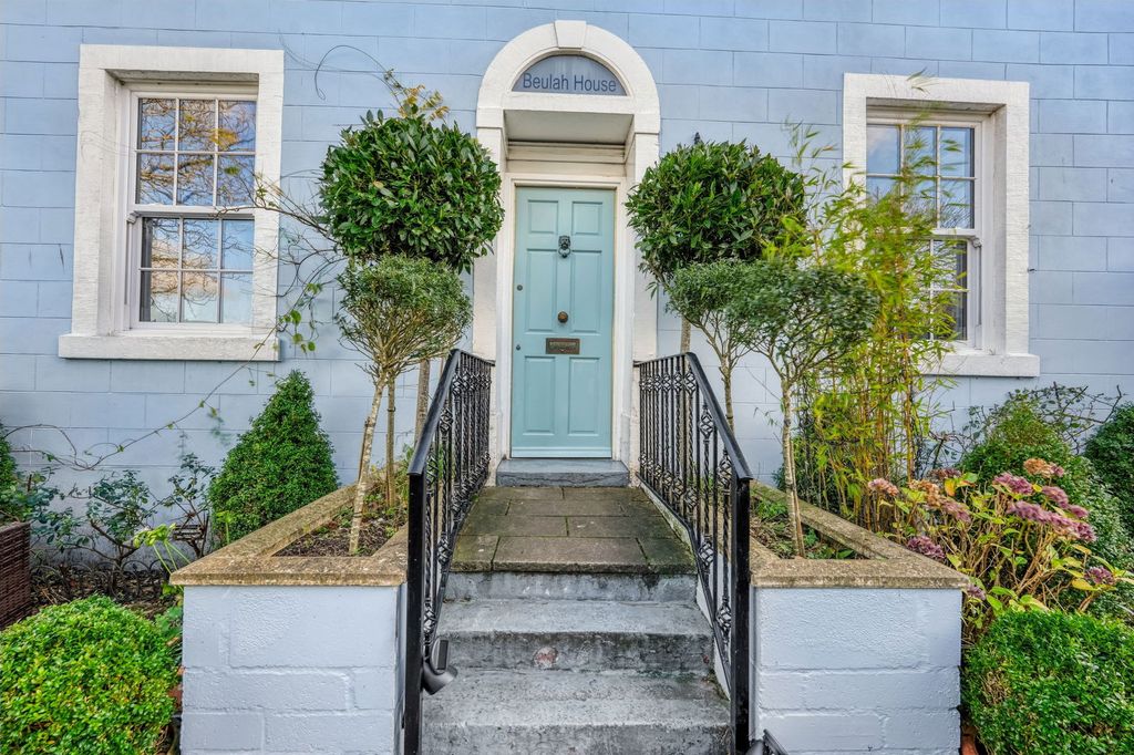 Property photo 2 of 43