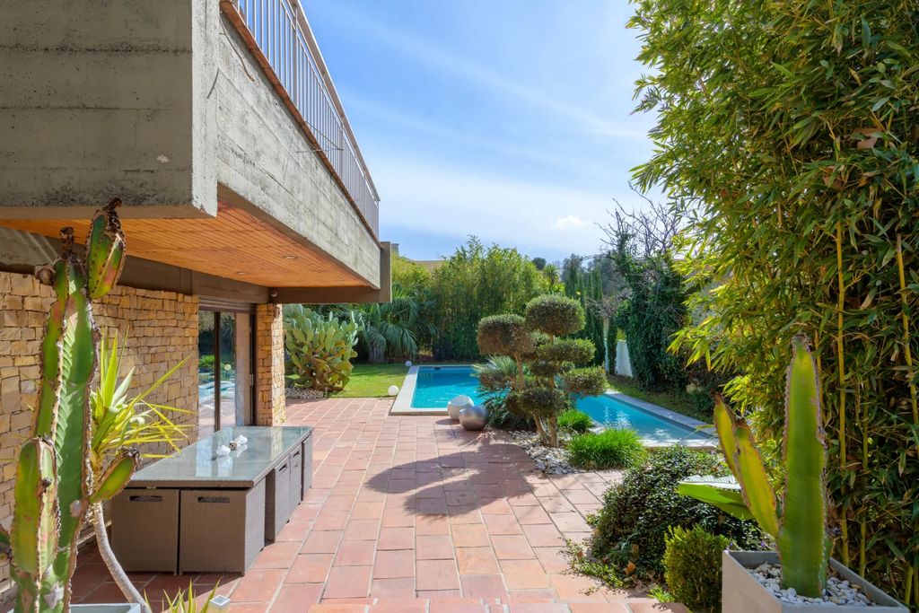 Property photo 1 of 34