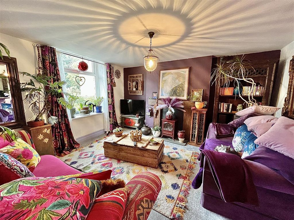 Property photo 3 of 25