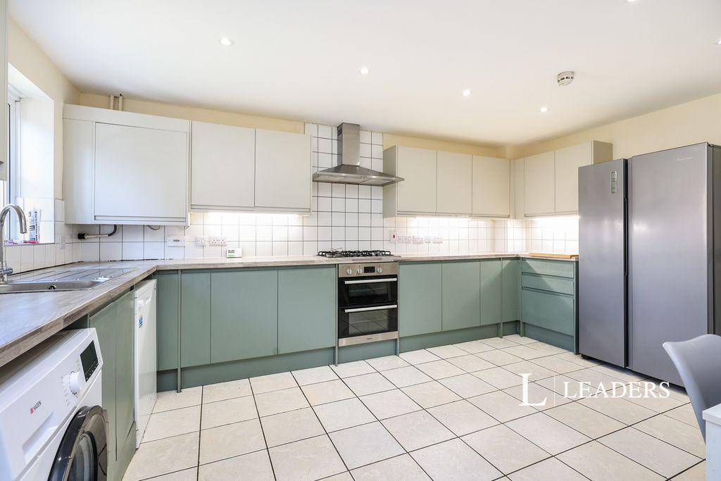 Property photo 2 of 5 Kitchen