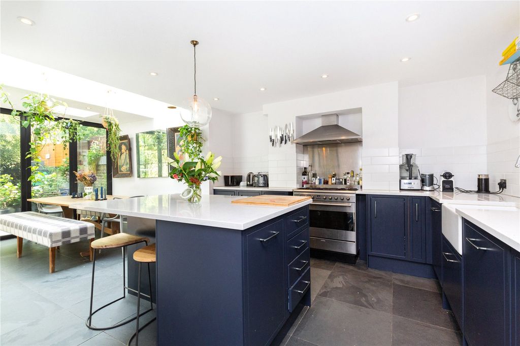 Property photo 3 of 14 Kitchen