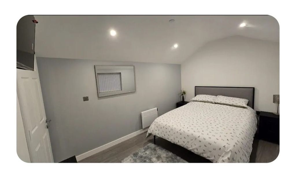 Property photo 3 of 8 Bedroom