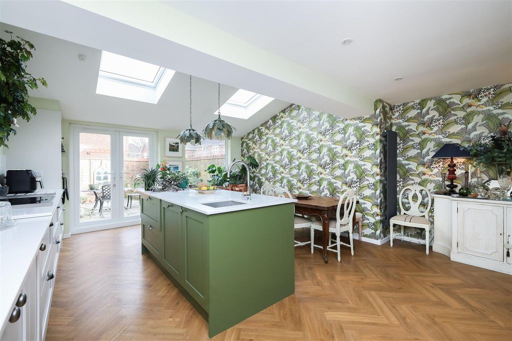 Property photo 3 of 17 Kitchen