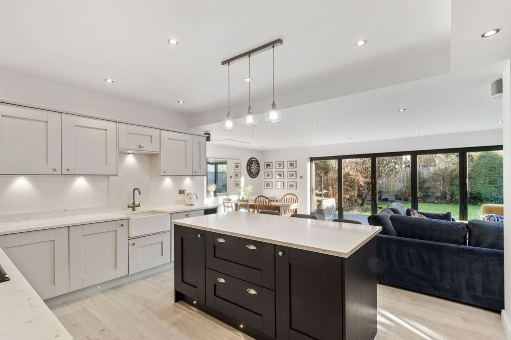 Property photo 2 of 25