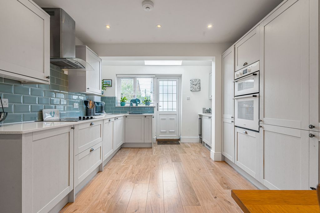 Property photo 3 of 36