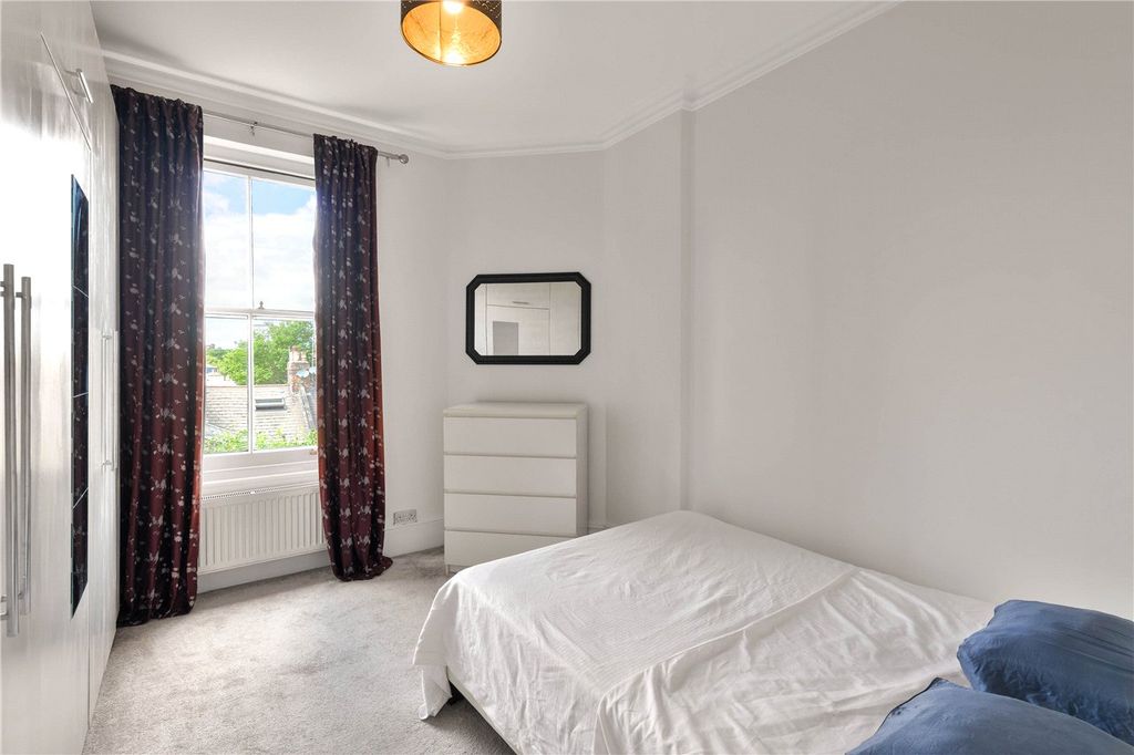 Property photo 3 of 8 Picture No. 14