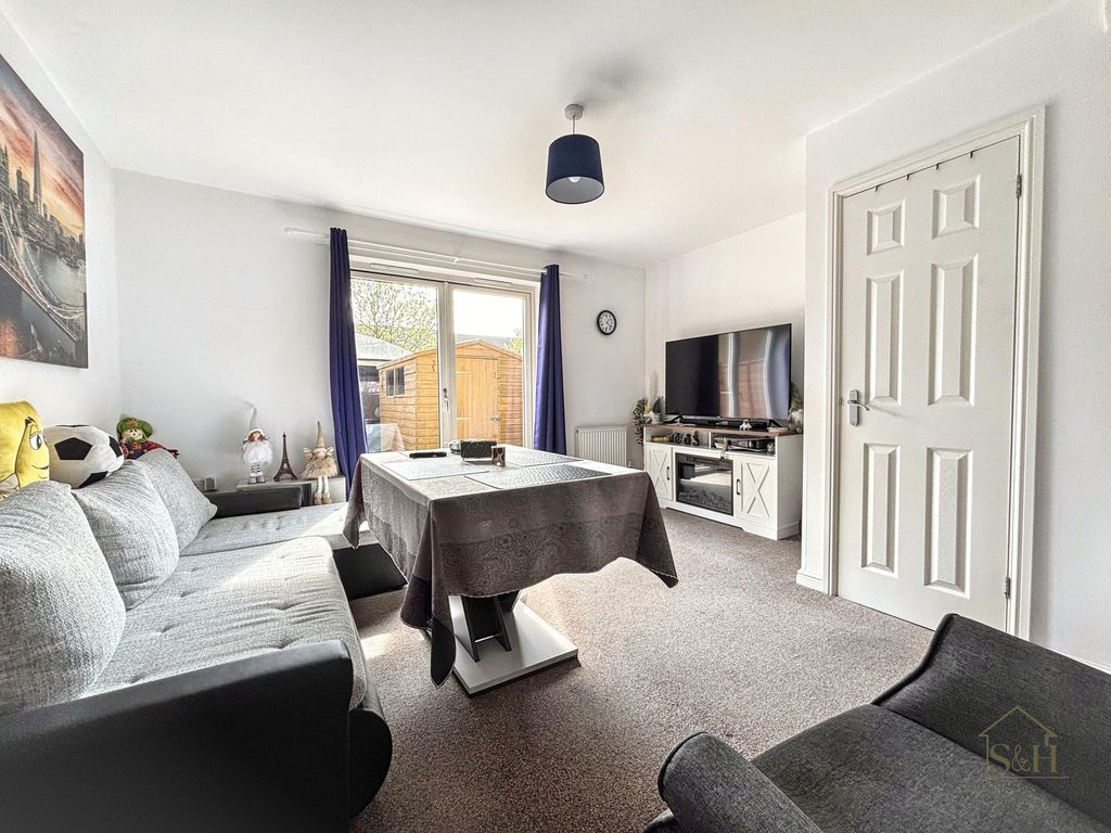 Property photo 2 of 8