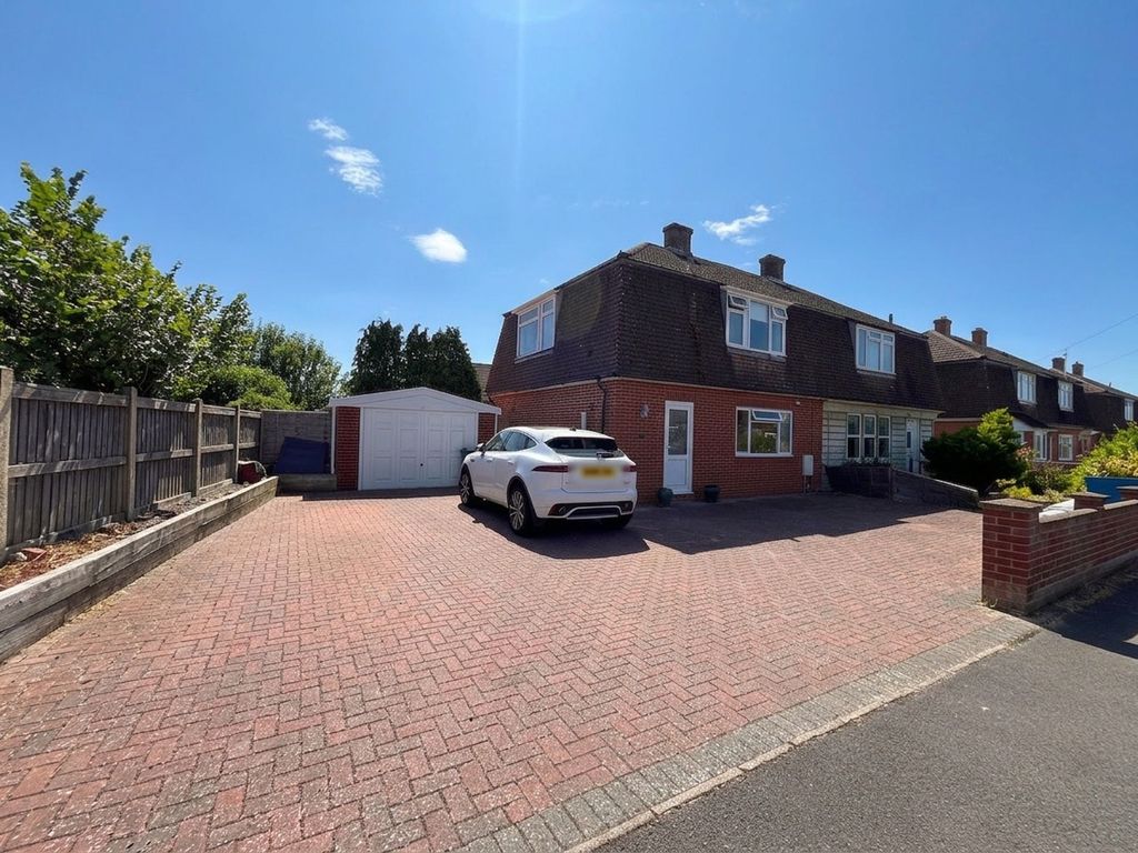 Property photo 1 of 11