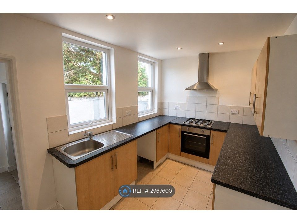 Property photo 3 of 9 Kitchen