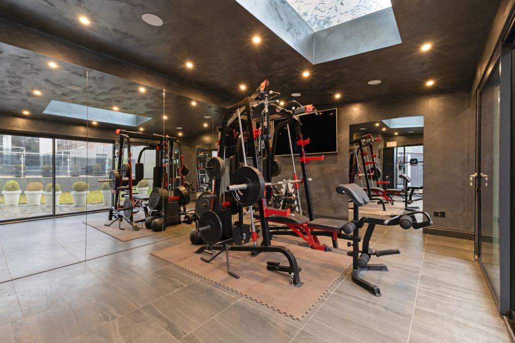 Additional image 10 of 5 bed detached house to rentWaggon Road, Barnet EN4