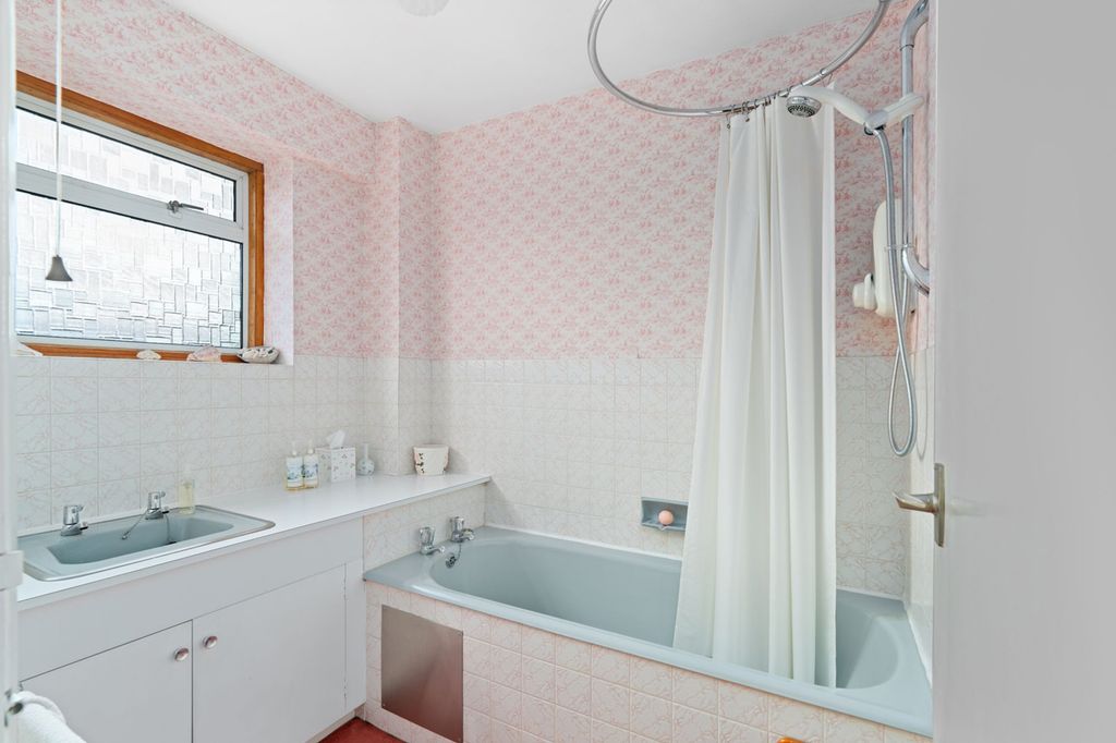 Additional image 18 of 4 bed detached house for saleHartland Road, Epping CM16