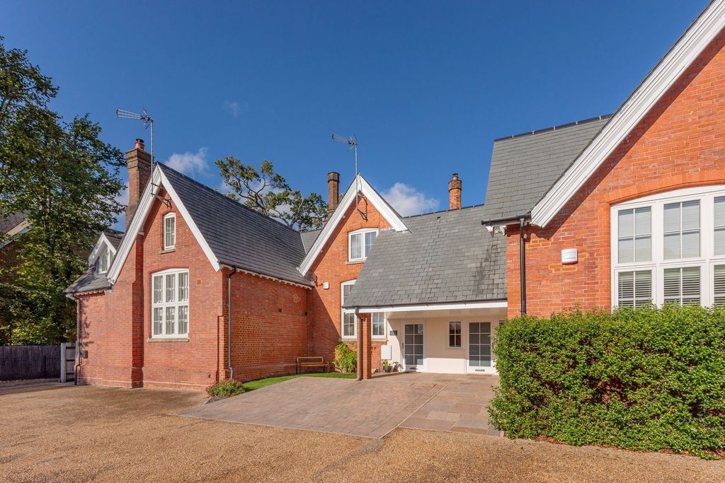 Property photo 1 of 14 Ludgrove Cottage