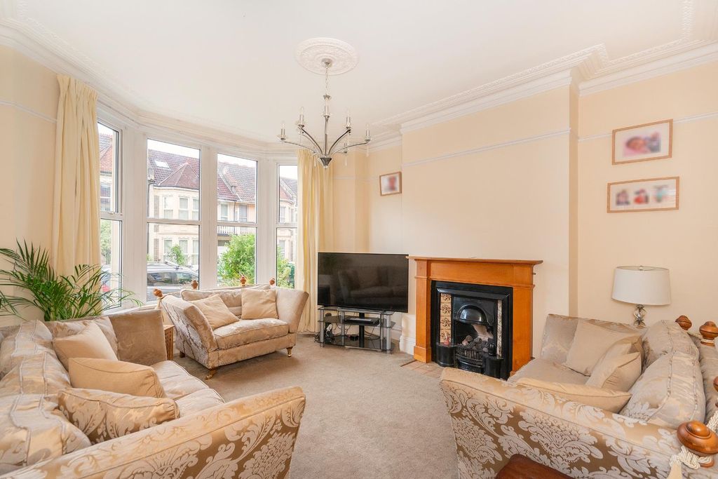 Property photo 1 of 44 2W4Rke - Living Room C.Jpg