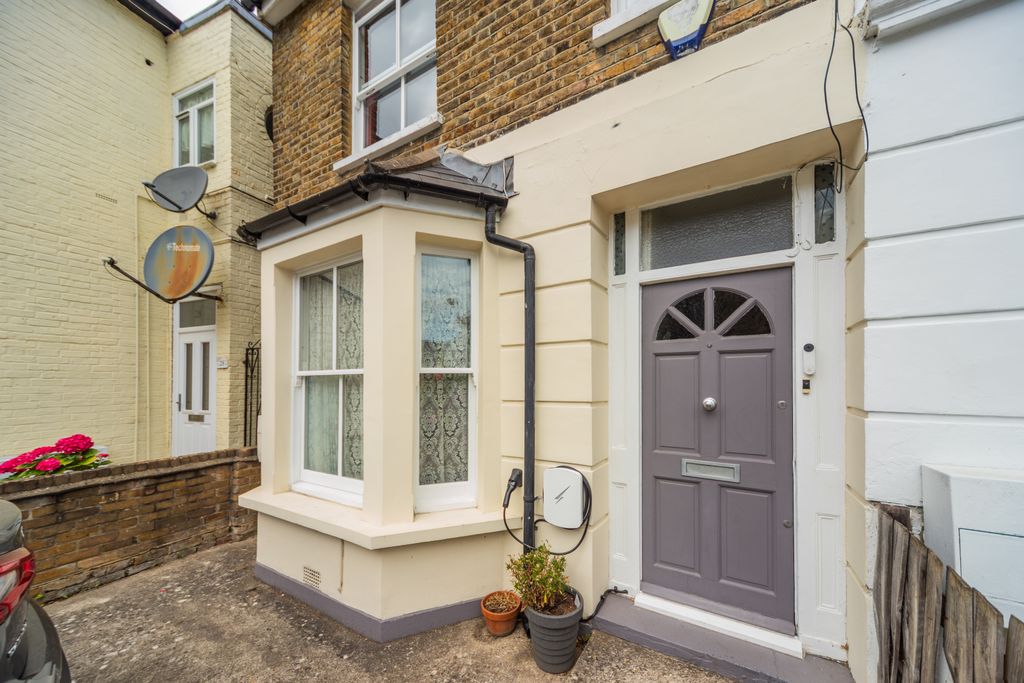 Property photo 2 of 18