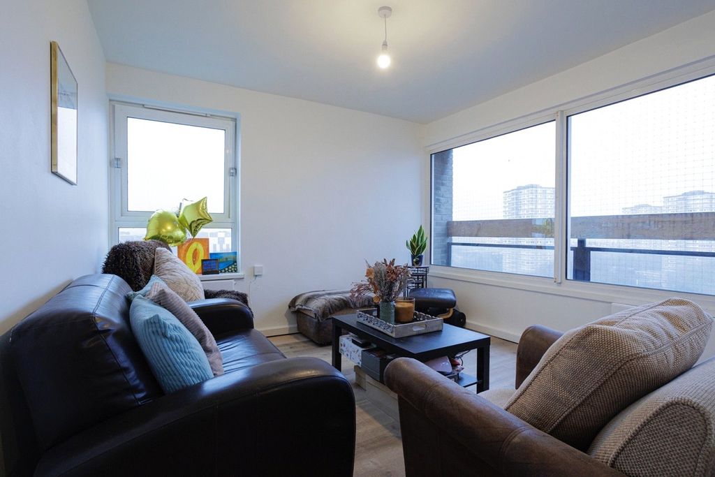 Property photo 1 of 17 Picture No. 03