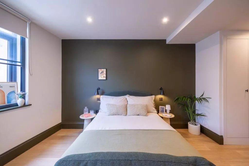 Property photo 1 of 33 Bedroom