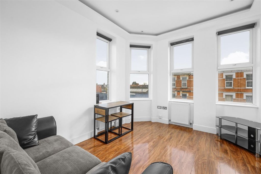 Property photo 3 of 16 19646301 (8).Jpg