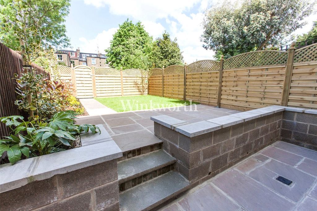 Property photo 3 of 16 Picture No. 11