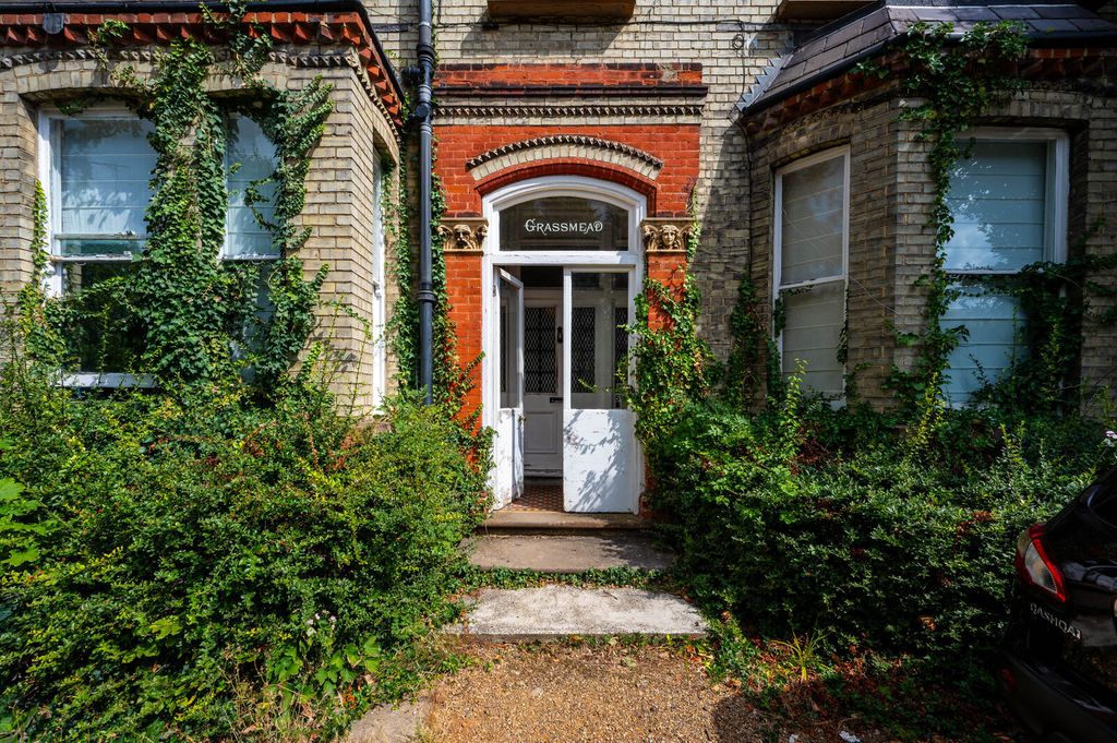 Property photo 1 of 12