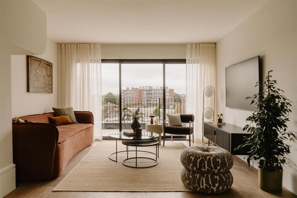 Property photo 1 of 15 Adam Firman_Leufroy_Fulham Road_Apartment 9_High R