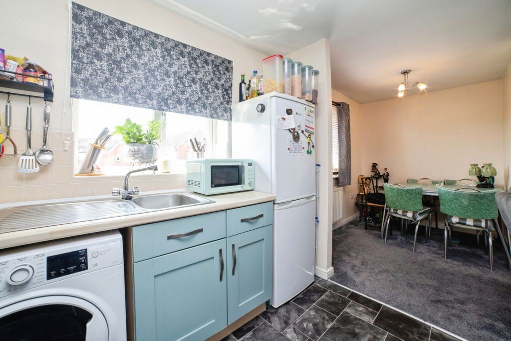Property photo 2 of 12 Kitchen