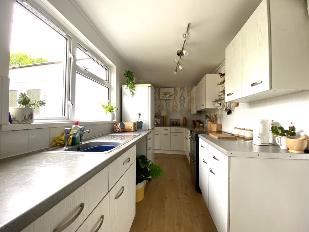 Property photo 3 of 15 Kitchen
