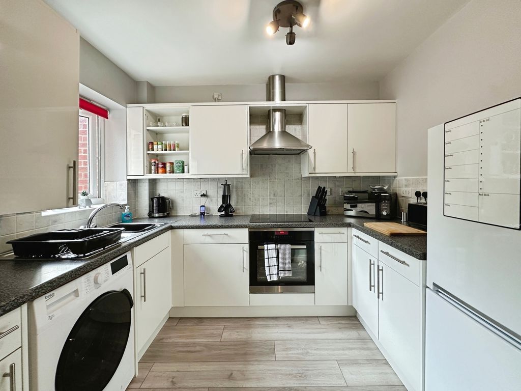 Property photo 3 of 9 Kitchen