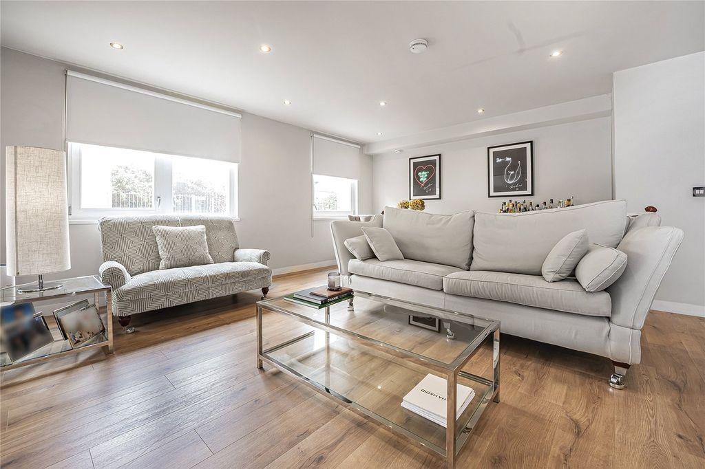 Property photo 2 of 13 Picture No. 12