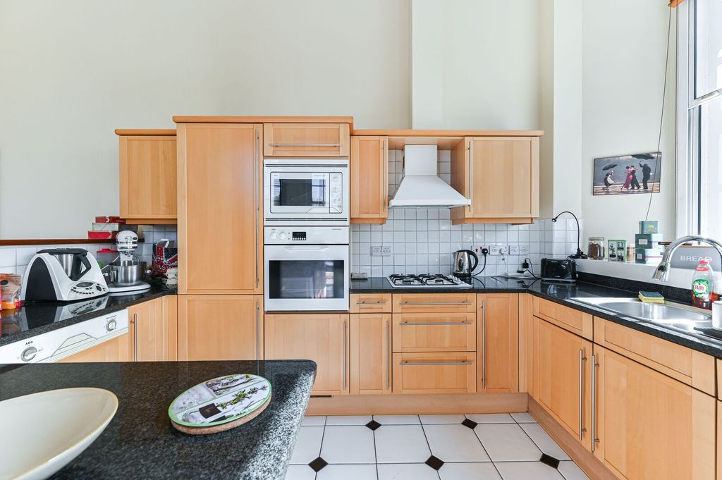 Property photo 2 of 9