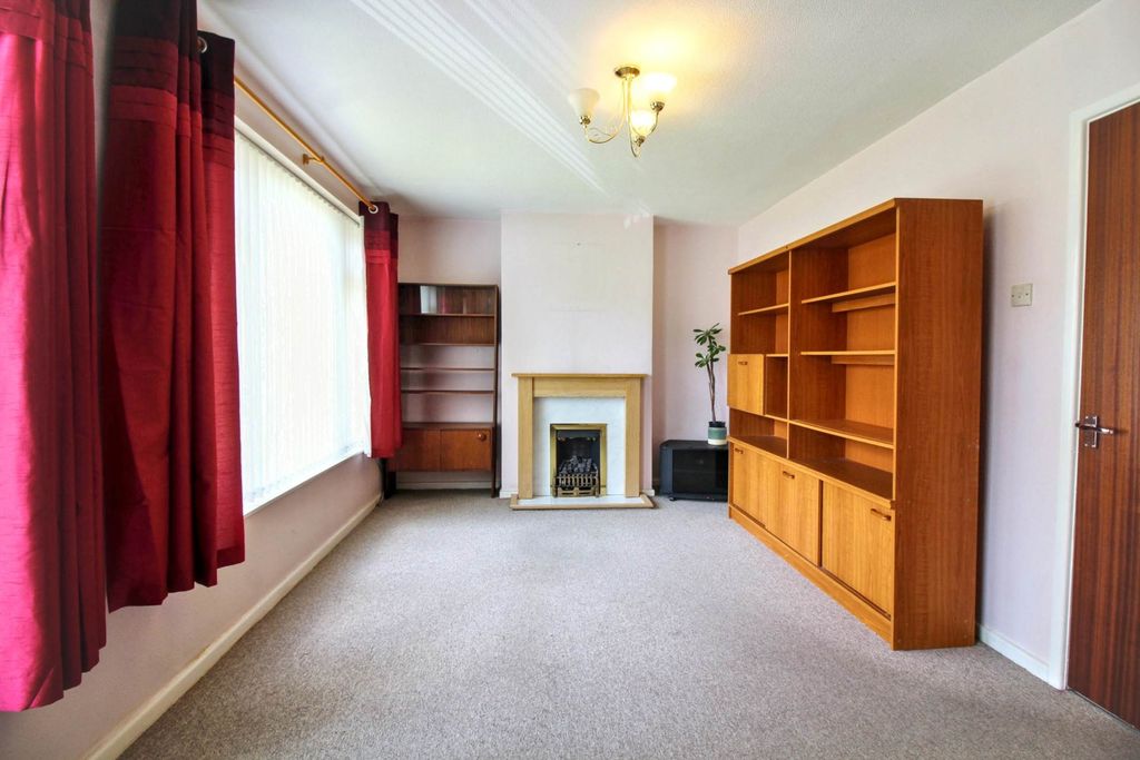 Property photo 2 of 11