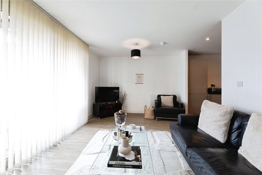 Property photo 2 of 17 Picture No. 27