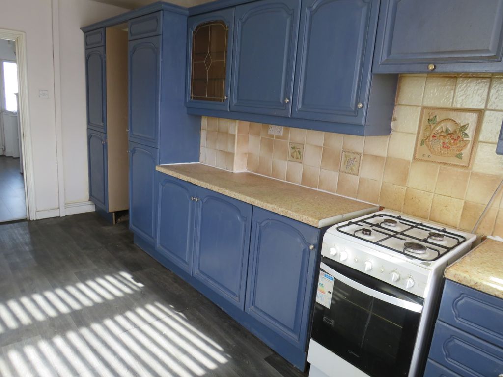 Property photo 3 of 7 Kitchen
