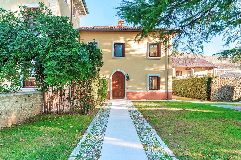 Property photo 1 of 22