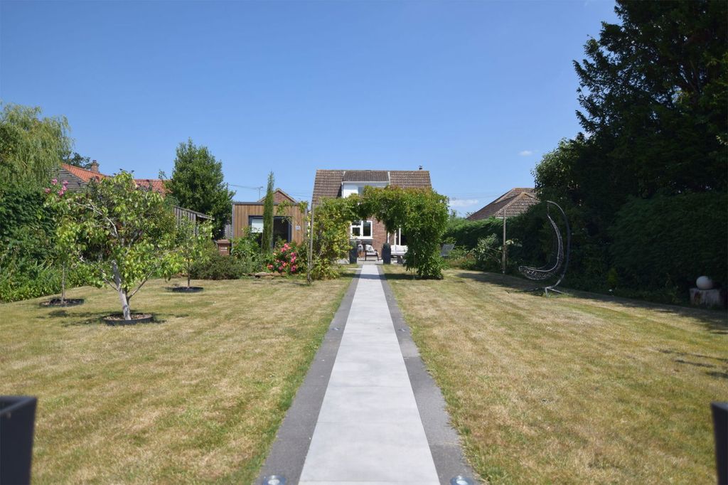 Property photo 3 of 28