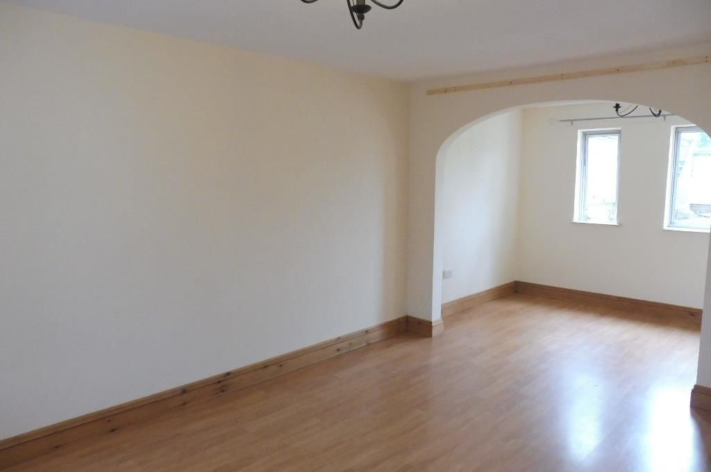 Property photo 3 of 7 Living Room