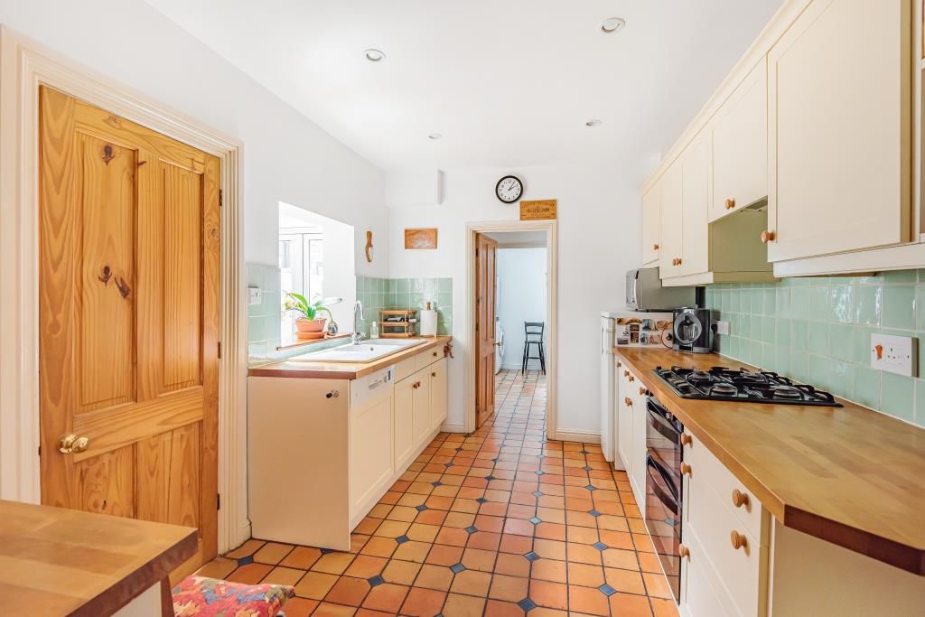 Property photo 3 of 10 Kitchen