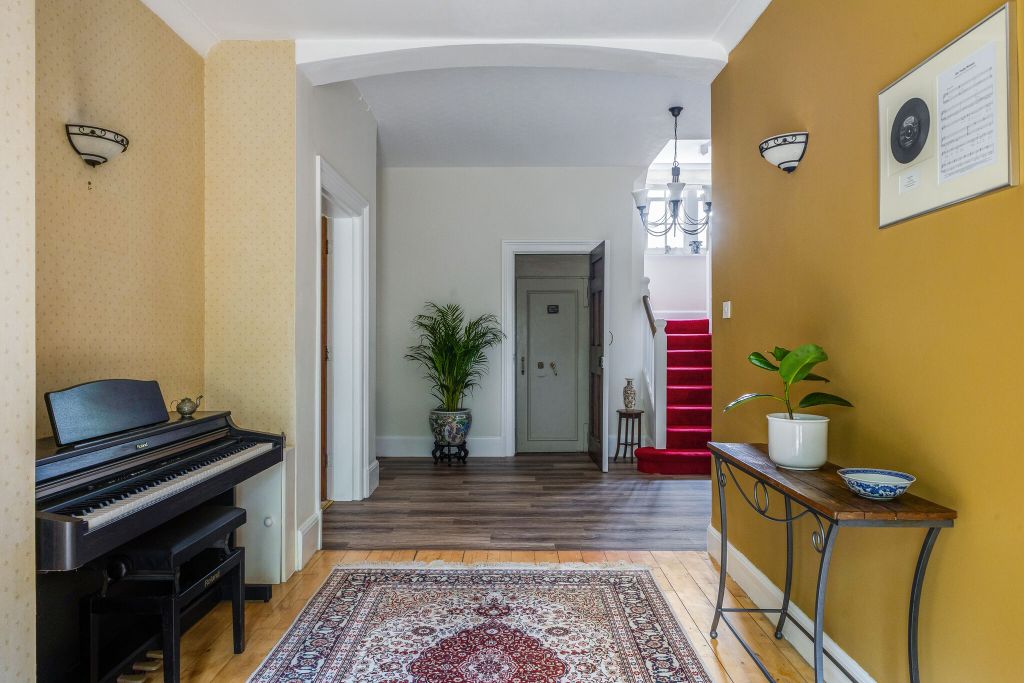 Property photo 3 of 25