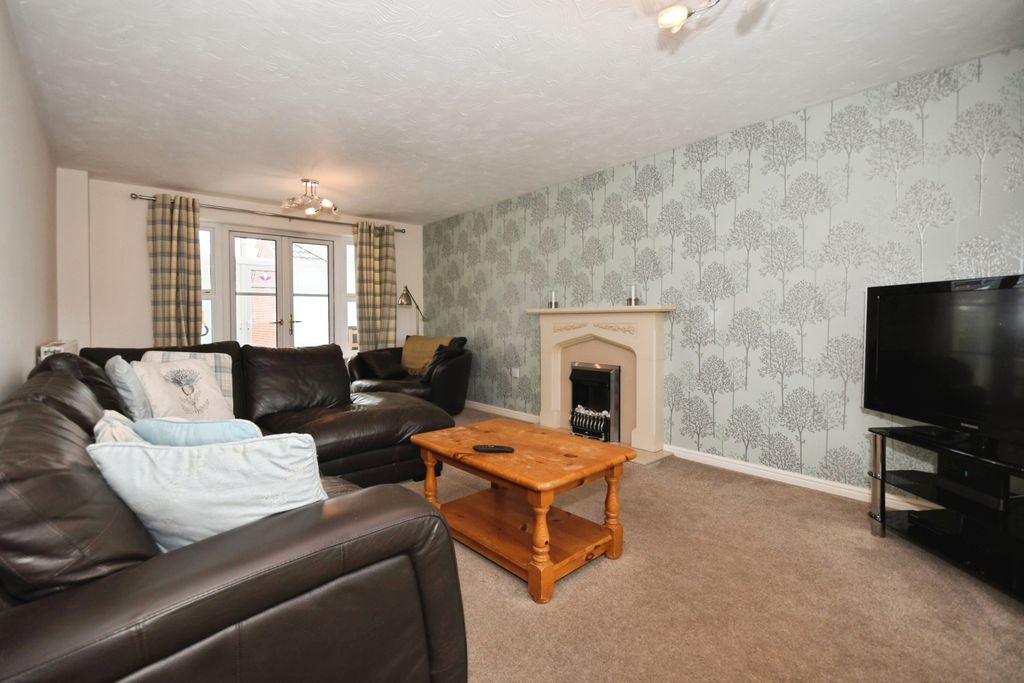 Property photo 2 of 17 Photo