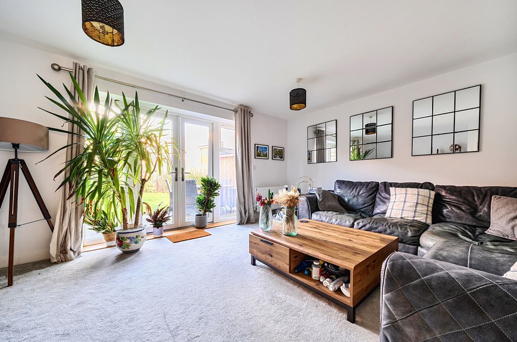 Property photo 2 of 13 1387888-10-69394F...