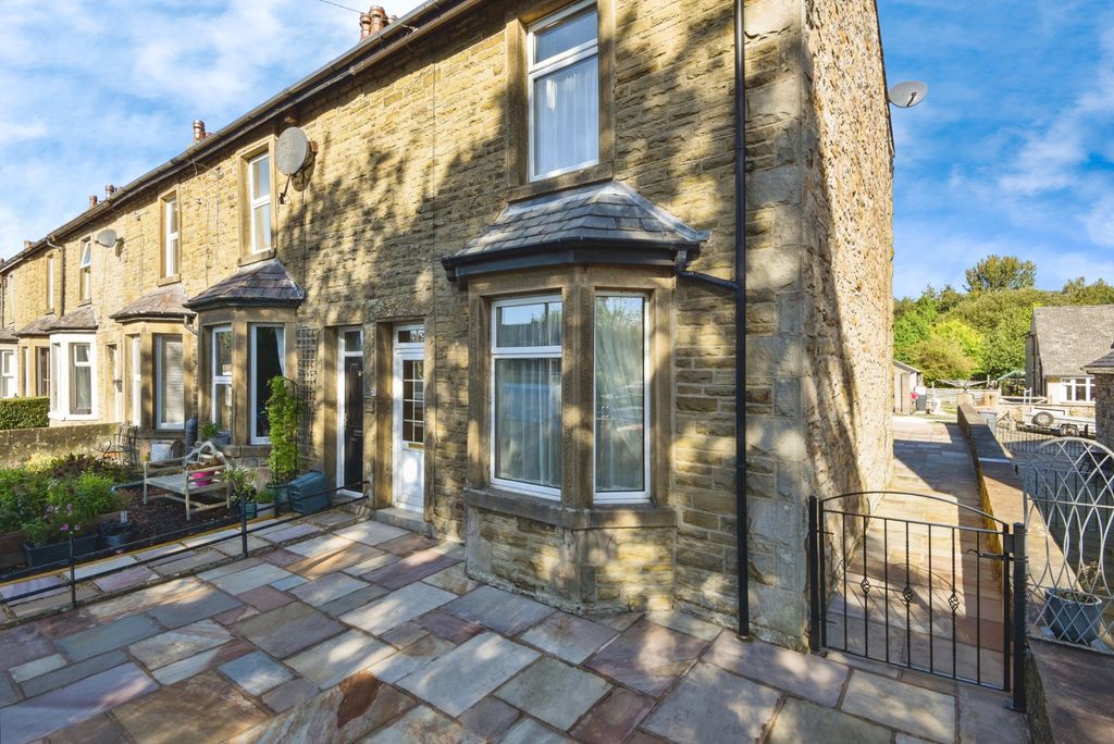 Property photo 2 of 21 03