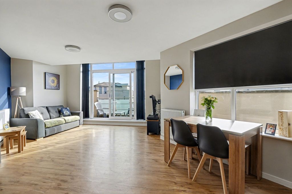 Property photo 2 of 27