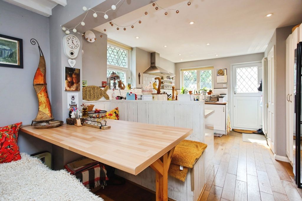 Property photo 3 of 11 Pbox-Img.Jpg