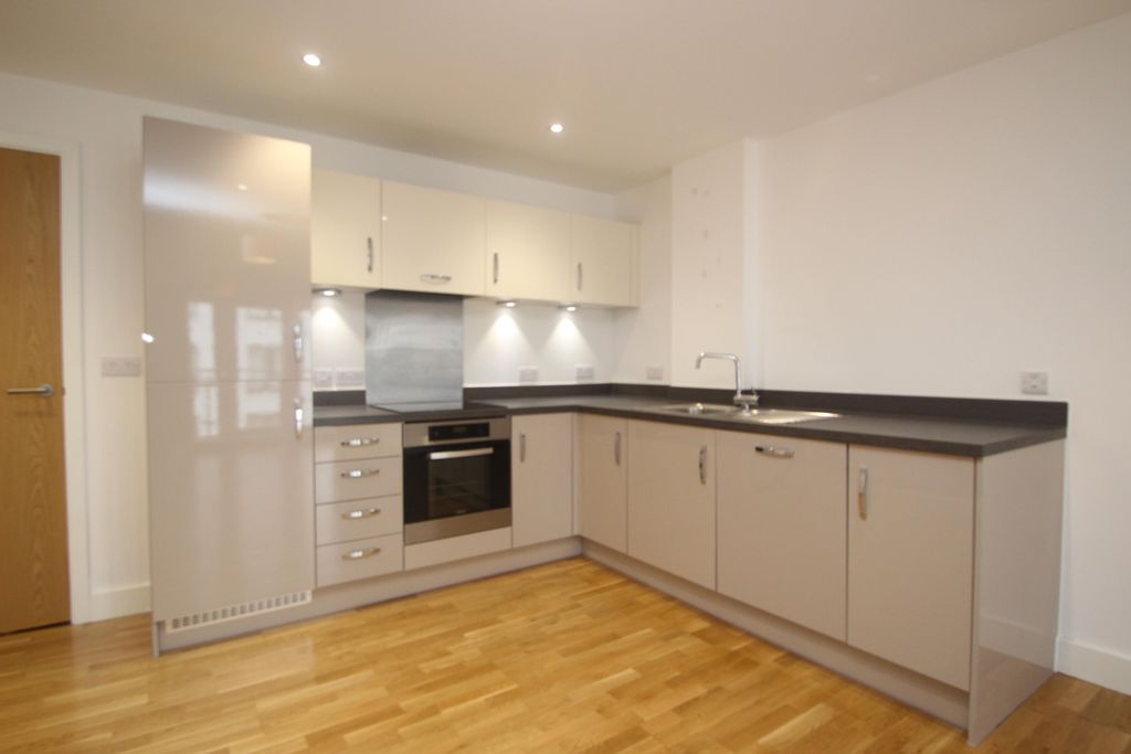 Property photo 3 of 8 Kitchen