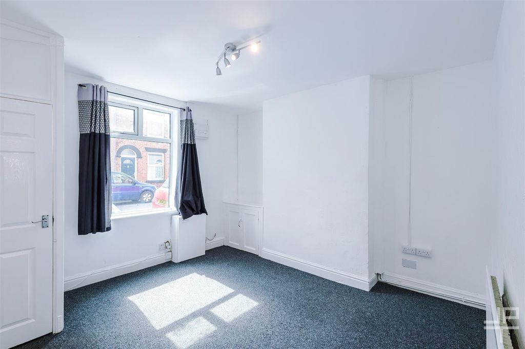 Property photo 2 of 31 69Henriettastreet-Jpt-1.Jpg