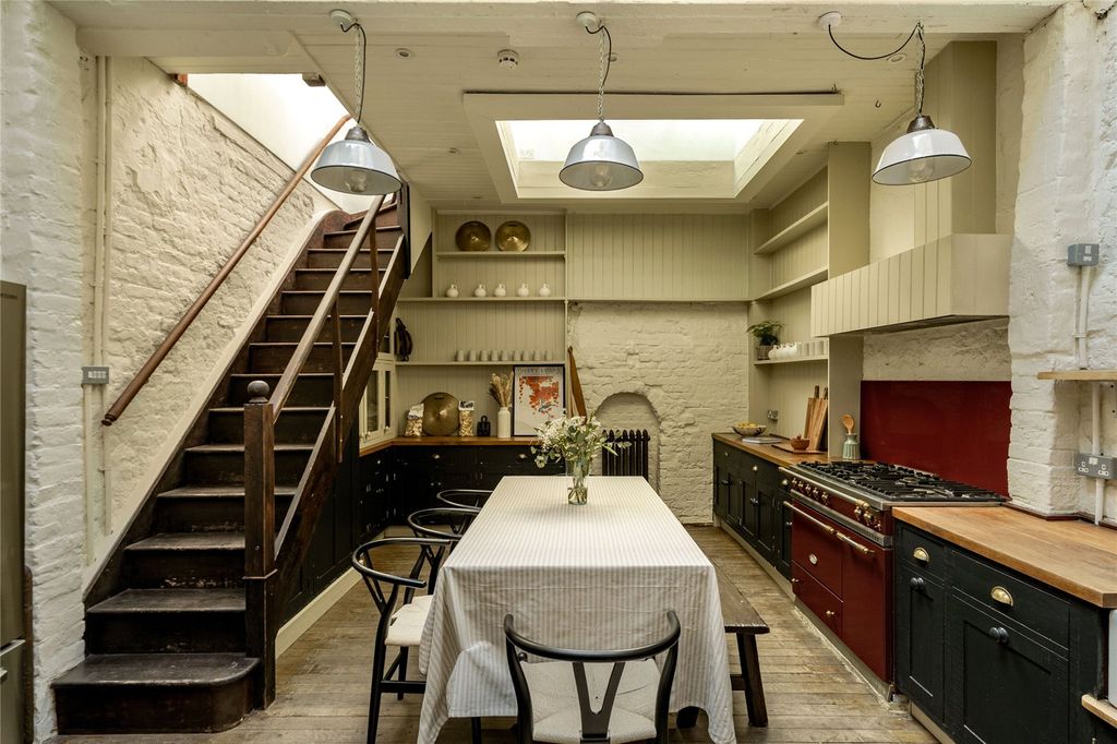 Property photo 3 of 12 Kitchen