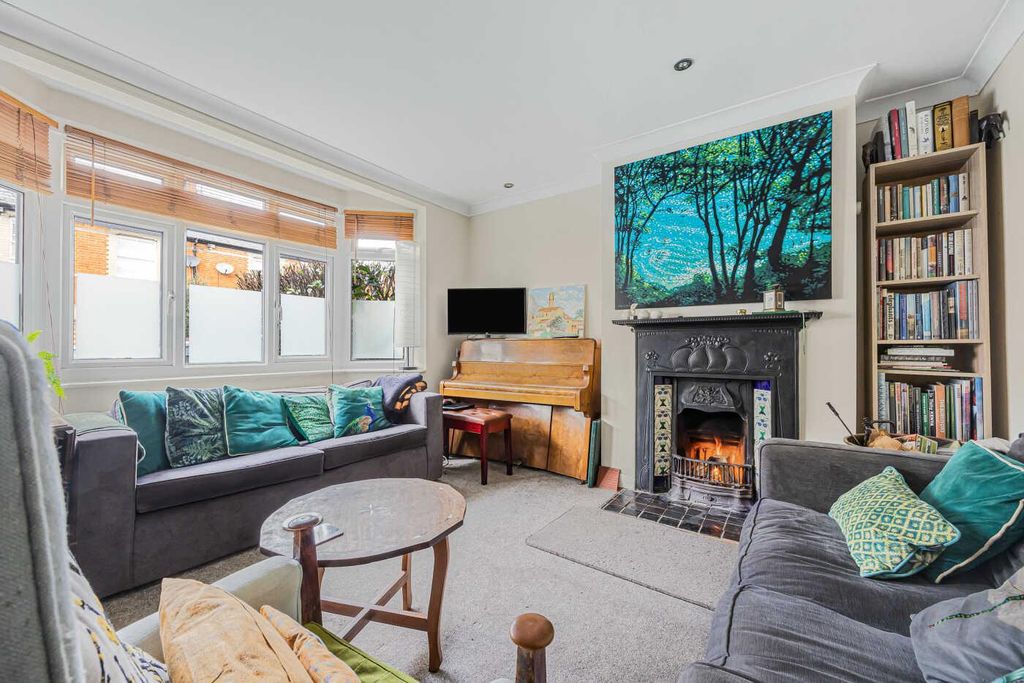 Property photo 2 of 25 Sitting Room