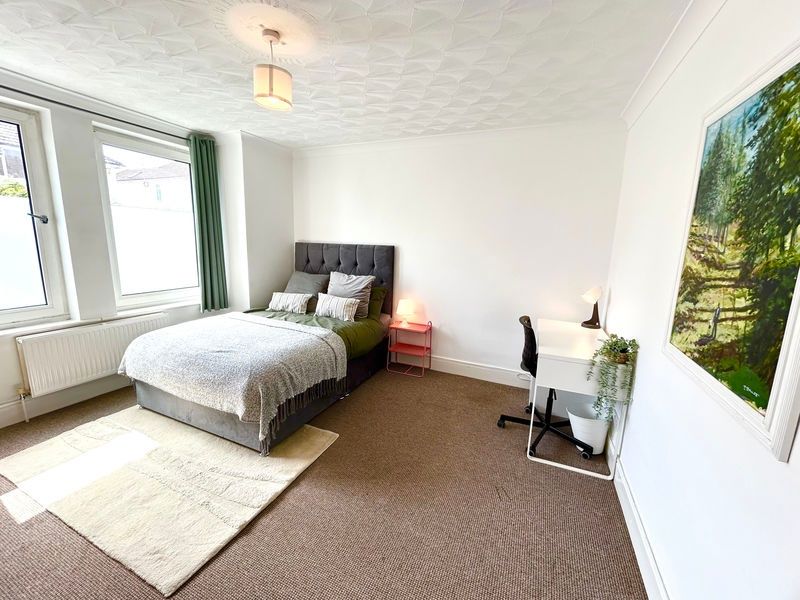 Property photo 2 of 8 Bright And Spacious Master Bedroom Featuring A Com...
